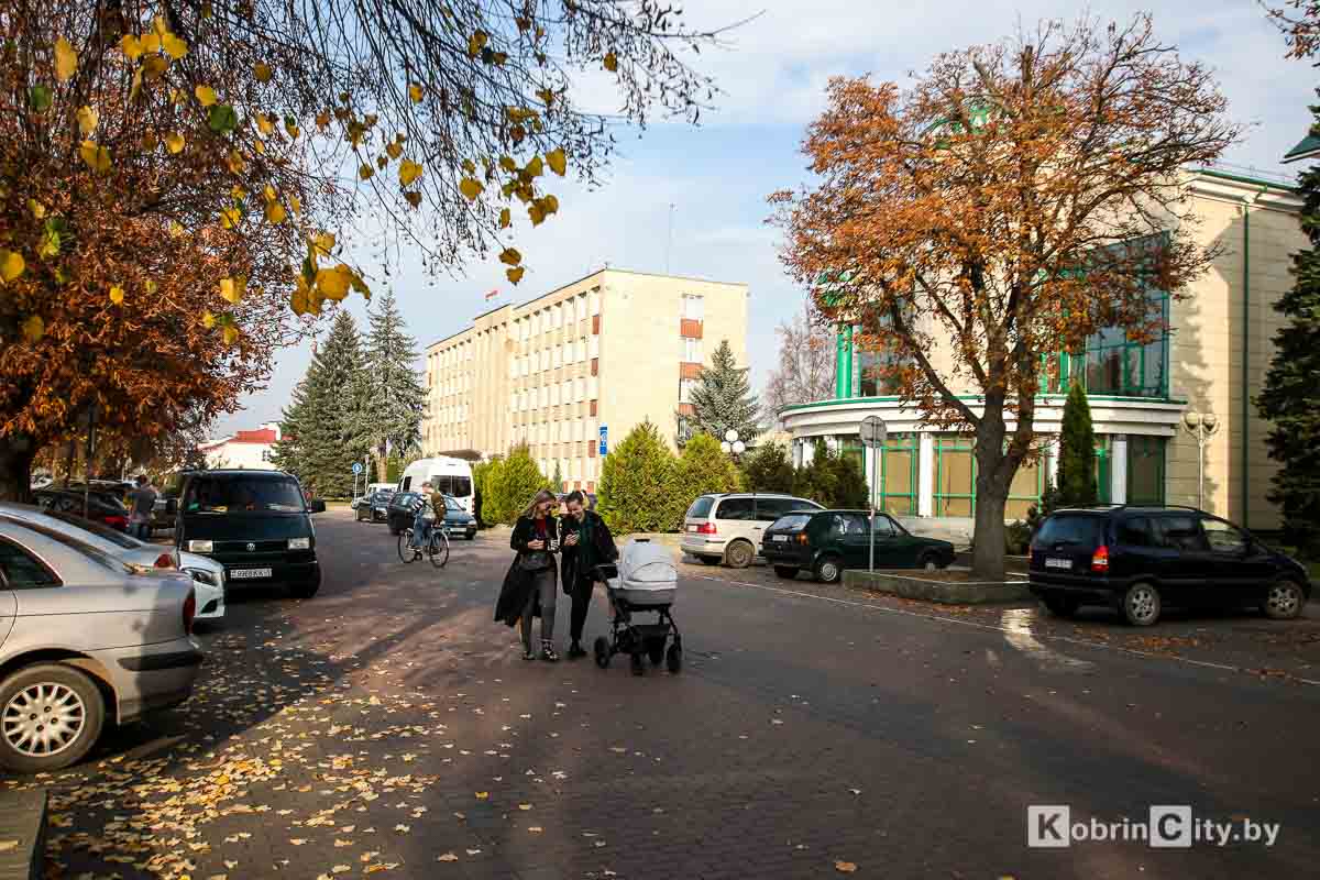 Осенняя прогулка по Кобрину. Яркий фоторепортаж