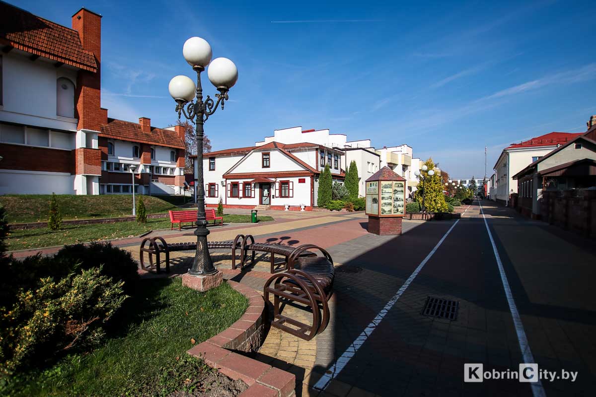 Осенняя прогулка по Кобрину. Яркий фоторепортаж