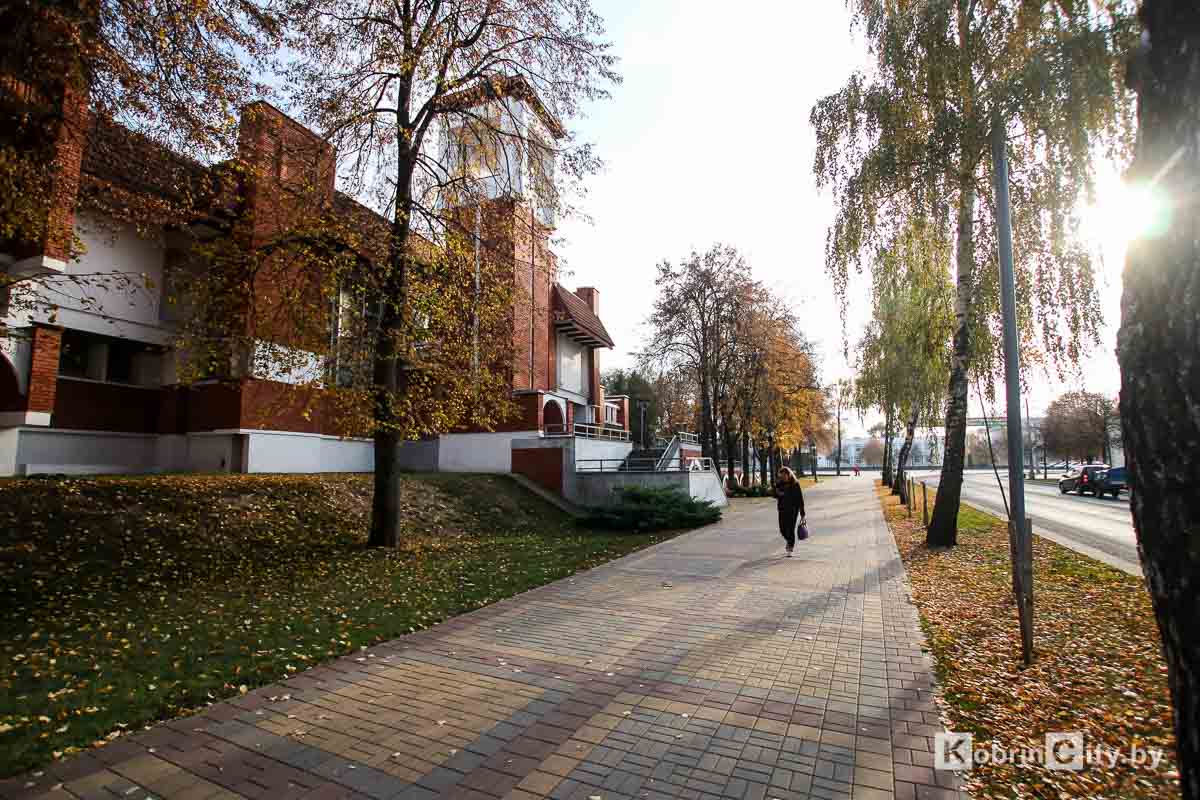 Осенняя прогулка по Кобрину. Яркий фоторепортаж