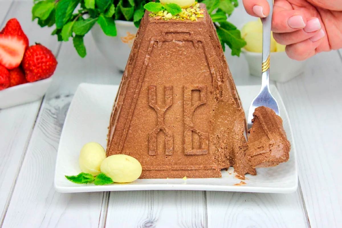 Пасха творожная и кексы с лесными орешками: рецепты к празднику от Кобринского маслосырзавода