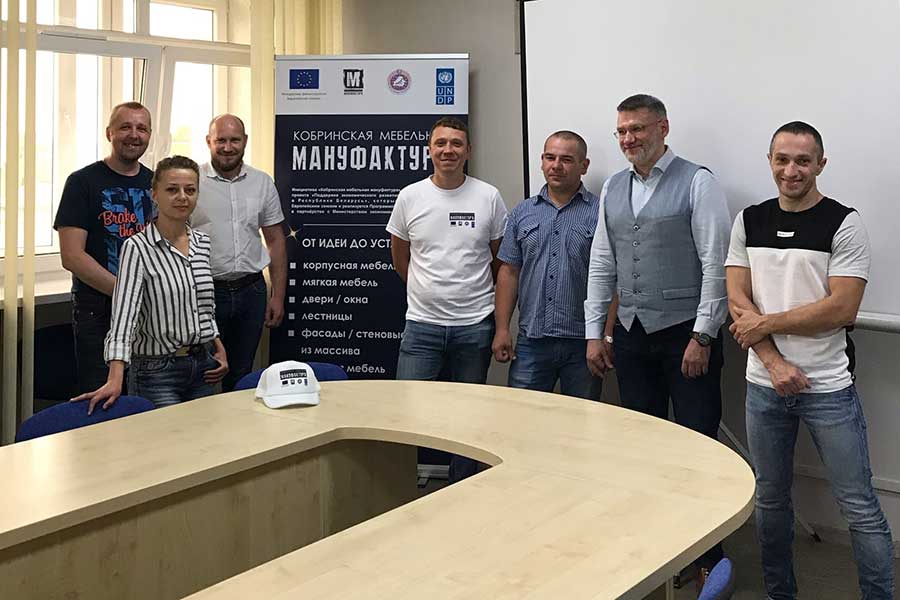«Кобринская мебельная мануфактура» объединила 6 предпринимателей и колледж: в чем «фишка»