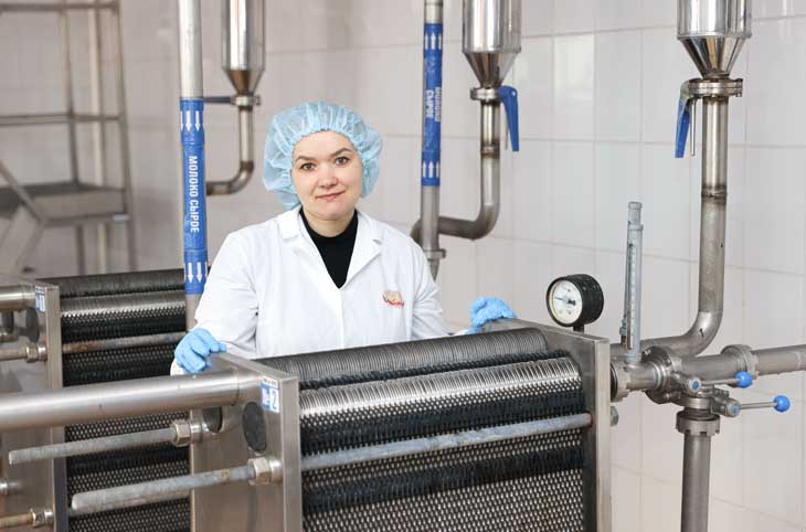 Удачи в Новом 2025 году желает Кобринский маслодельно-сыродельный завод и щедро делится секретами своего успеха