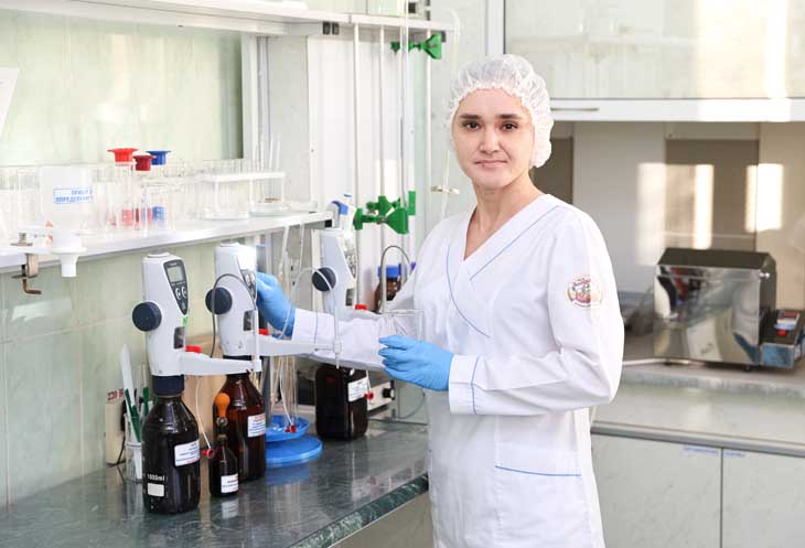 Удачи в Новом 2025 году желает Кобринский маслодельно-сыродельный завод и щедро делится секретами своего успеха