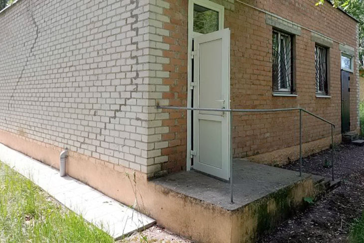 Под Кобрином продается здание бывшего фельдшерско-акушерского пункта