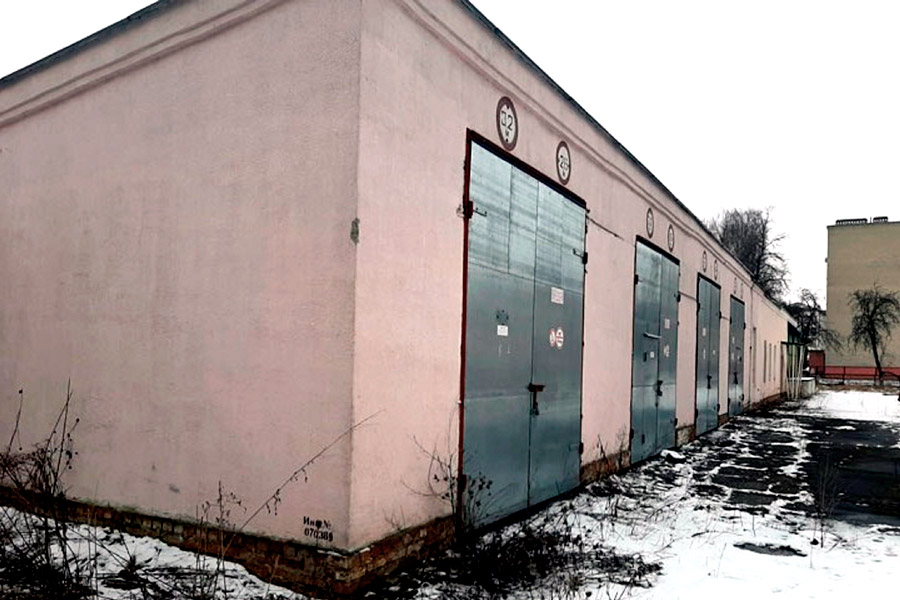 В центре Кобрина продается комплекс строений – гаражи, мастерская, техническое и вспомогательные помещения
