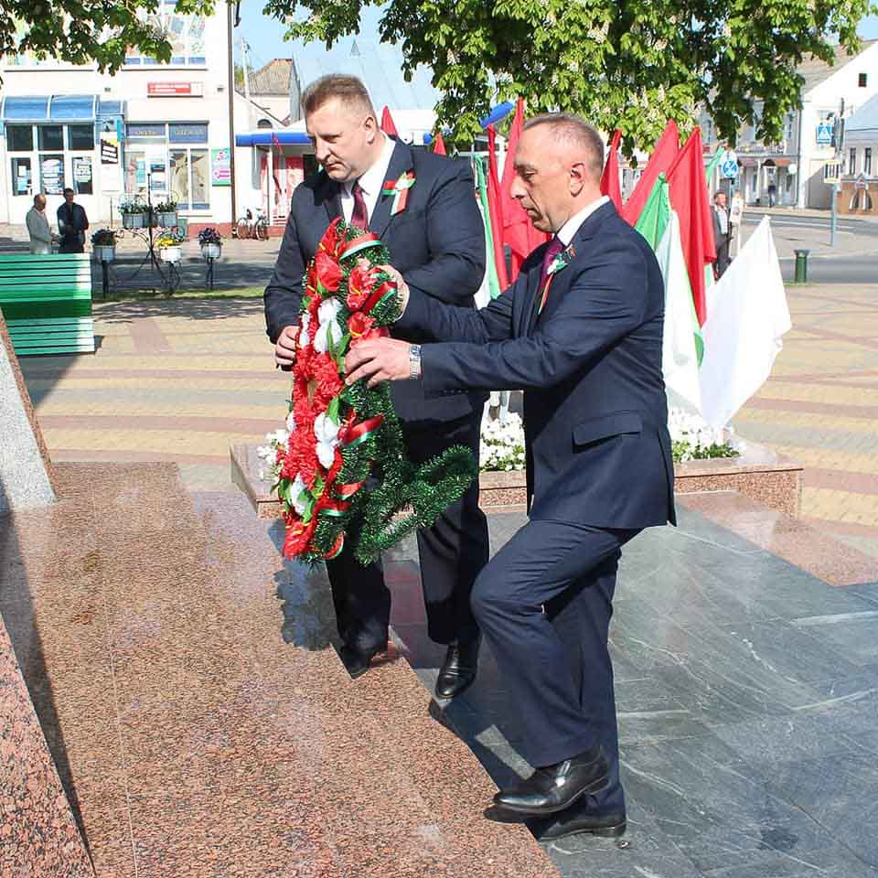 Торжественное возложение венков в Кобрине в честь 75-й годовщины Победы в Великой Отечественной войне