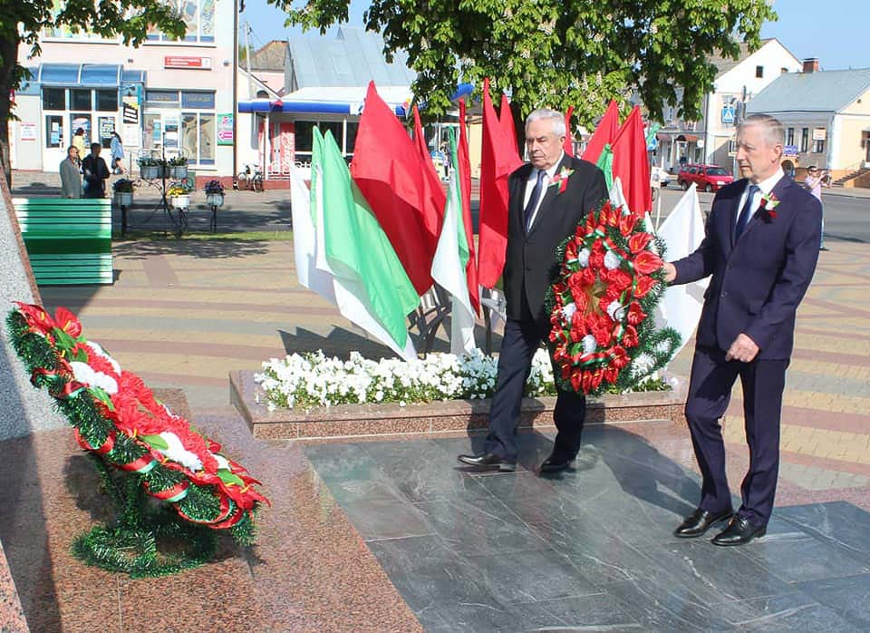 Торжественное возложение венков в Кобрине в честь 75-й годовщины Победы в Великой Отечественной войне