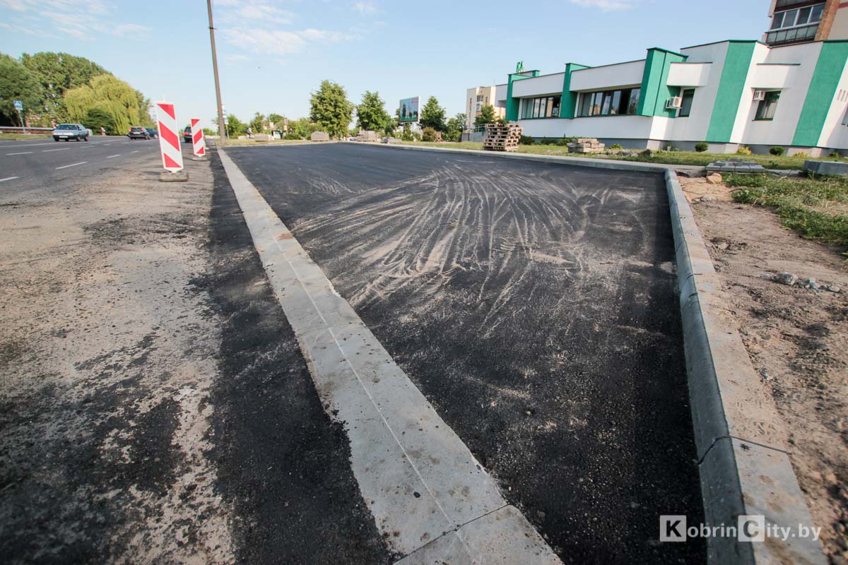 Во Фруктовом и Мазурях положили асфальт