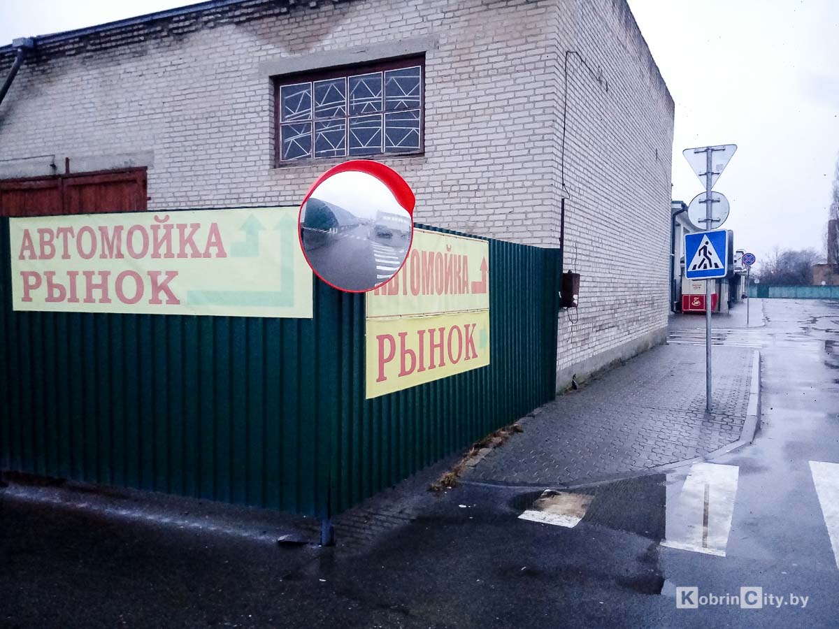 В Кобрине возле Дискавери и у БУМа установили сферические зеркала