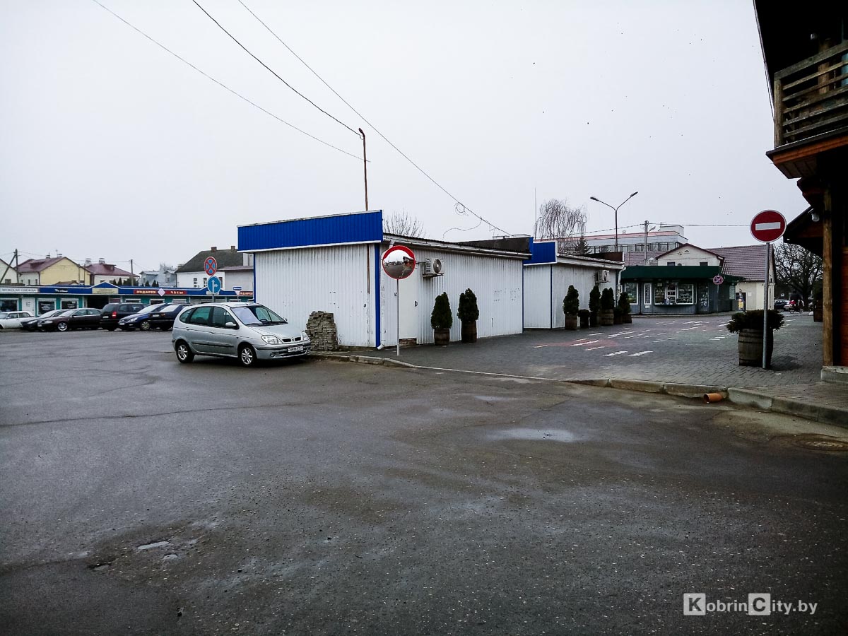 В Кобрине возле Дискавери и у БУМа установили сферические зеркала