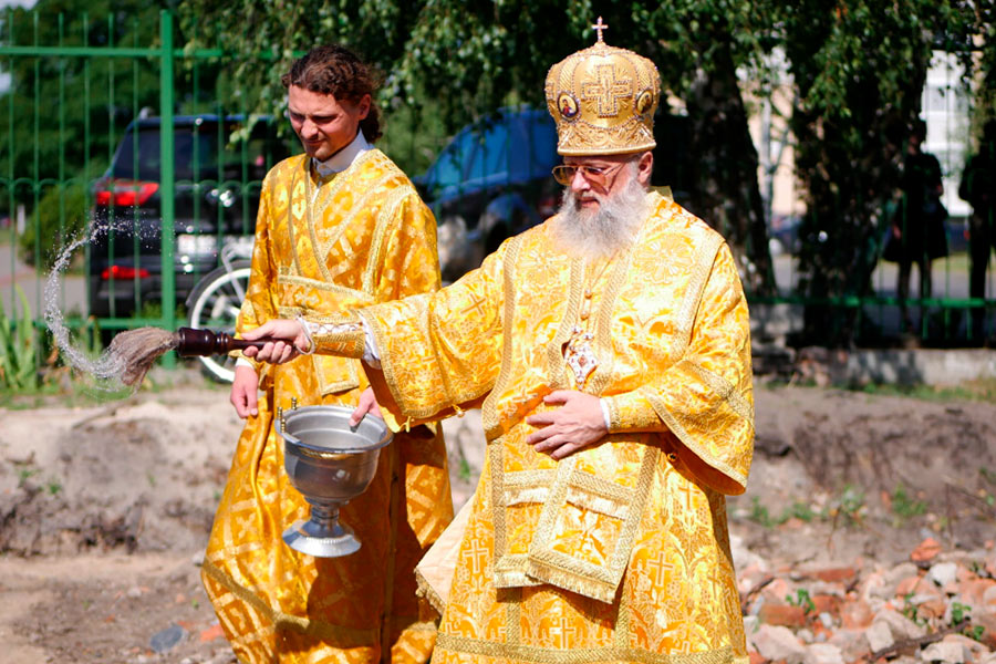 8 августа архиепископ Брестский и Кобринский Иоанн совершен чин освящения места для строительства Воскресной школы при храме Рождества Христова в Кобрине