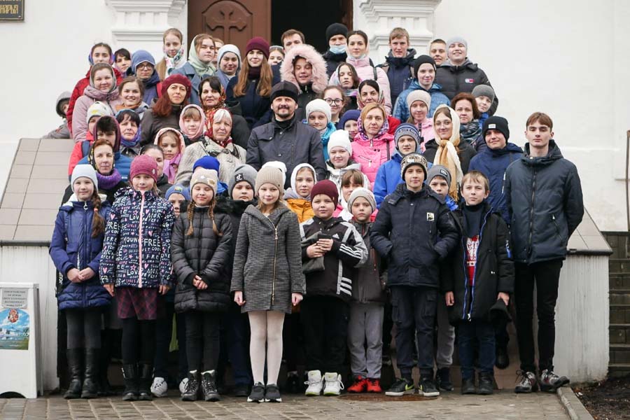 Паломническая поездка кобринской молодёжи в Жировичский монастырь и Сынковичи