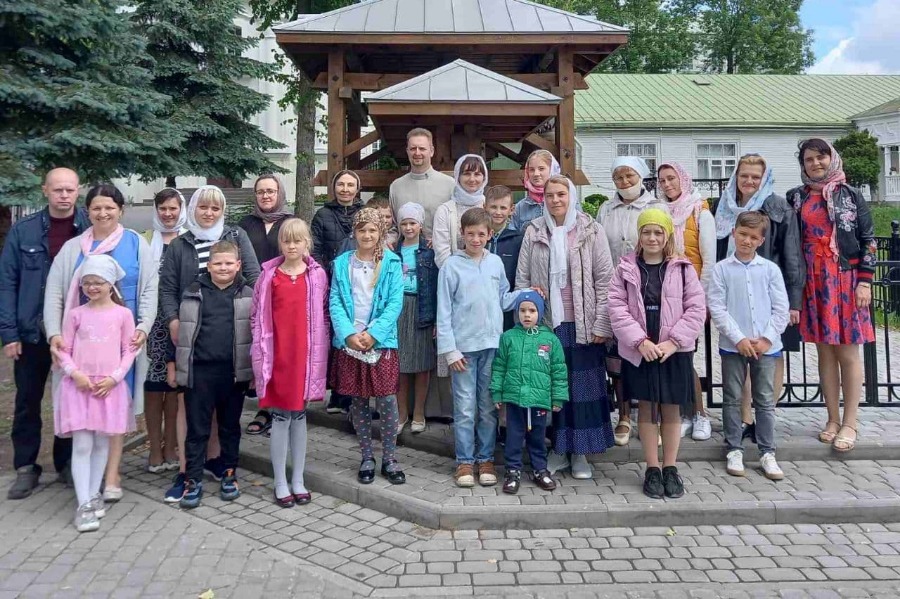 Паломническая поездка учащихся воскресной школы Александро-Невского собора и их родителей в Свято-Успенский Жировичский монастырь