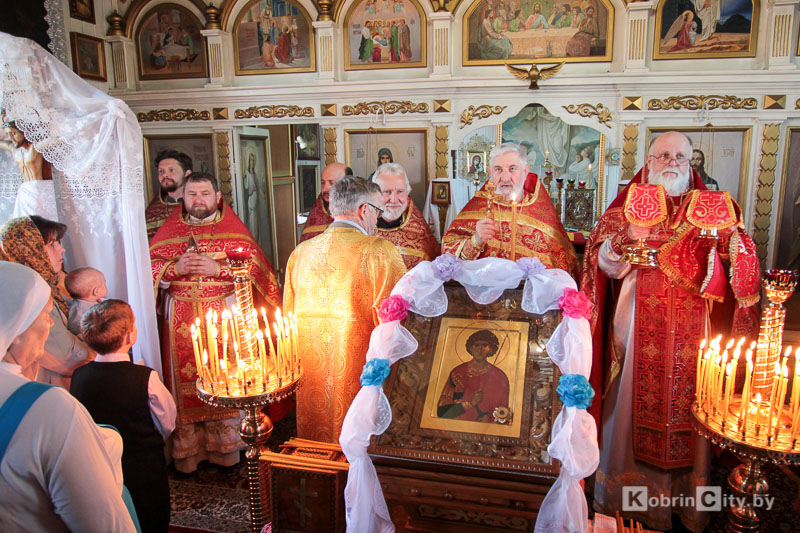 В Свято-Георгиевском храме Кобрина отметили престольный праздник