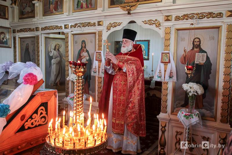 В Свято-Георгиевском храме Кобрина отметили престольный праздник