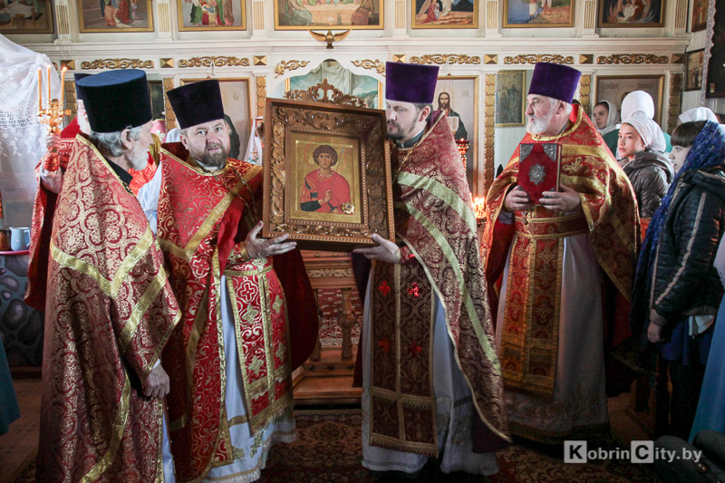 В Свято-Георгиевском храме Кобрина отметили престольный праздник