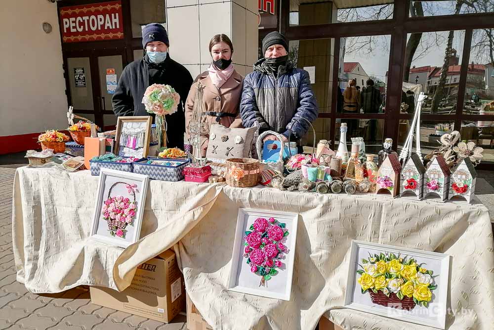 Праздничное настроение: какие цветы и подарки можно купить в Кобрине к 8 марта
