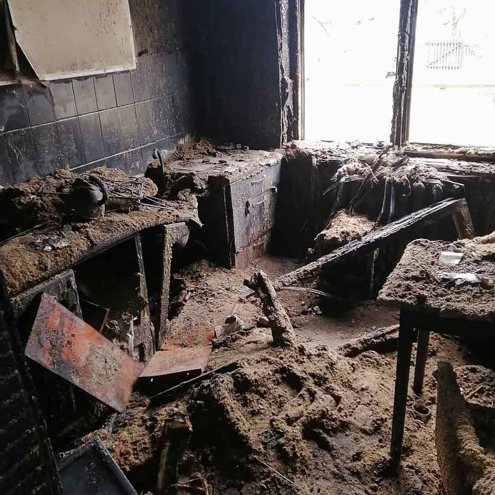 Семья из Кобрина, потерявшая из-за пожара дом 16 марта, просит помощи