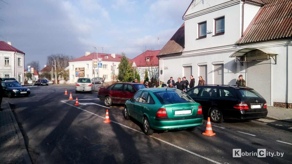 ДТП в Кобрине с участием 5 машин. 7 ноября 2018