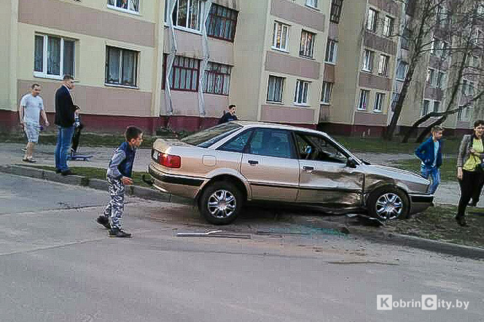 В Кобрине пьяный водитель, скрываясь от ГАИ, протаранил три автомобиля