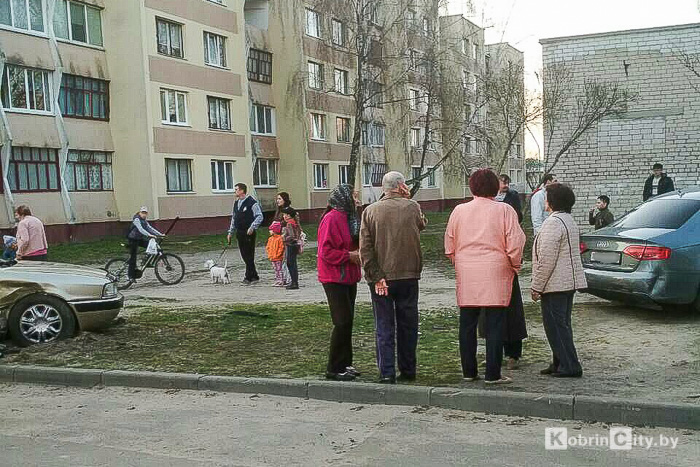В Кобрине пьяный водитель, скрываясь от ГАИ, протаранил три автомобиля