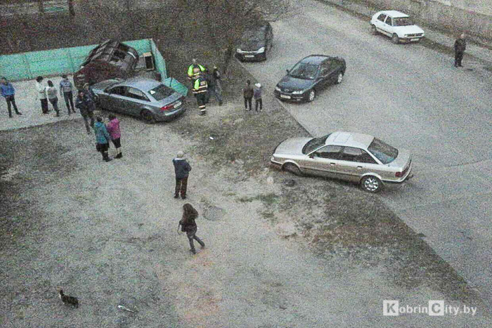 В Кобрине пьяный водитель, скрываясь от ГАИ, протаранил три автомобиля