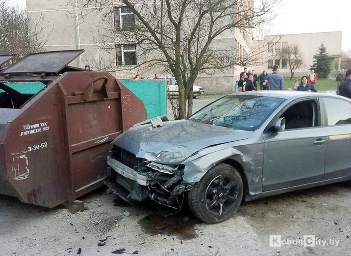 В Кобрине пьяный водитель, скрываясь от ГАИ, протаранил три автомобиля