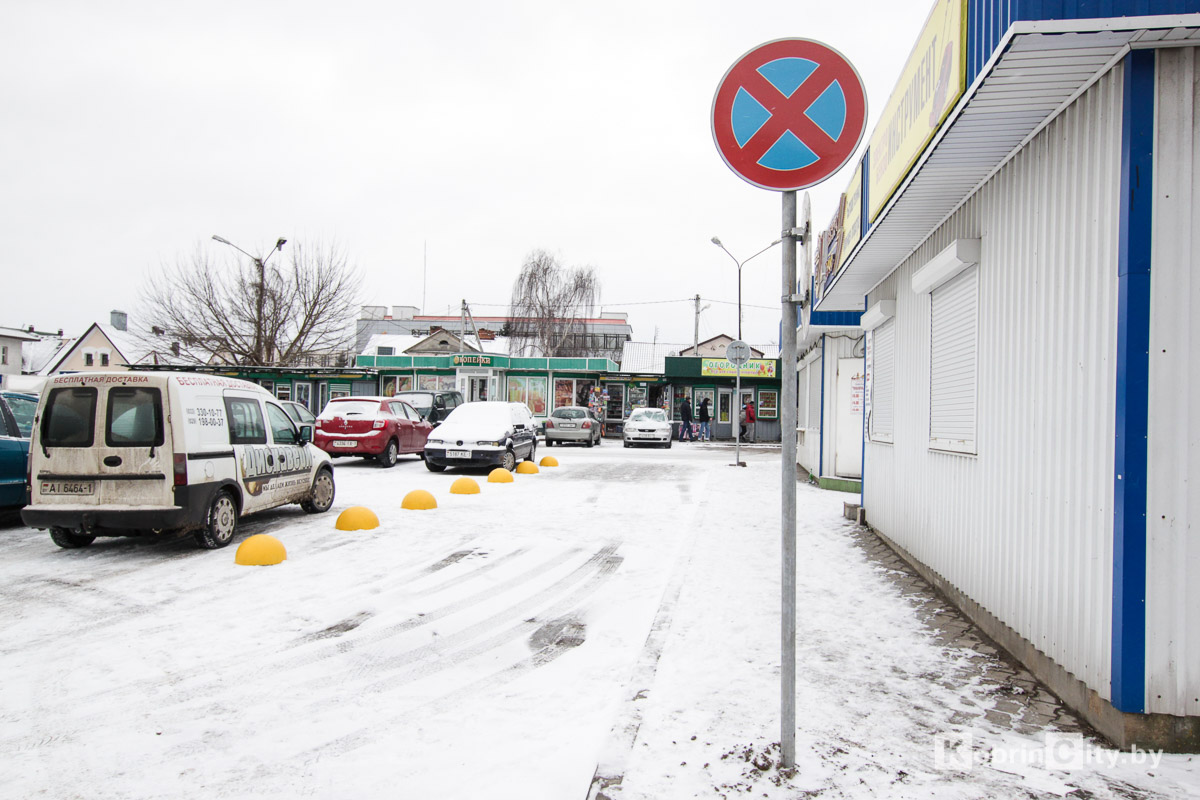 На Матросова в Кобрине возле Дискавери появился Кирпич