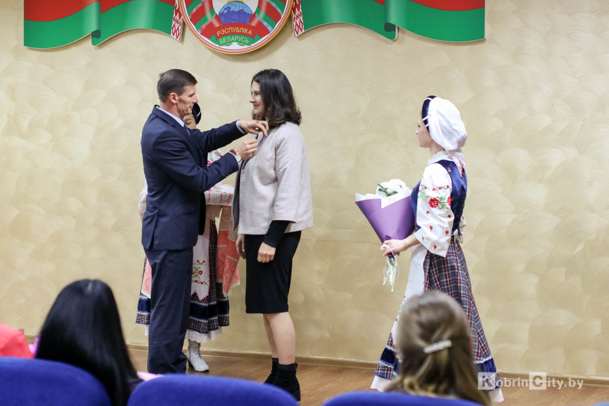 28 октября в Кобрине состоялась церемония награждения орденом Матери многодетных мам