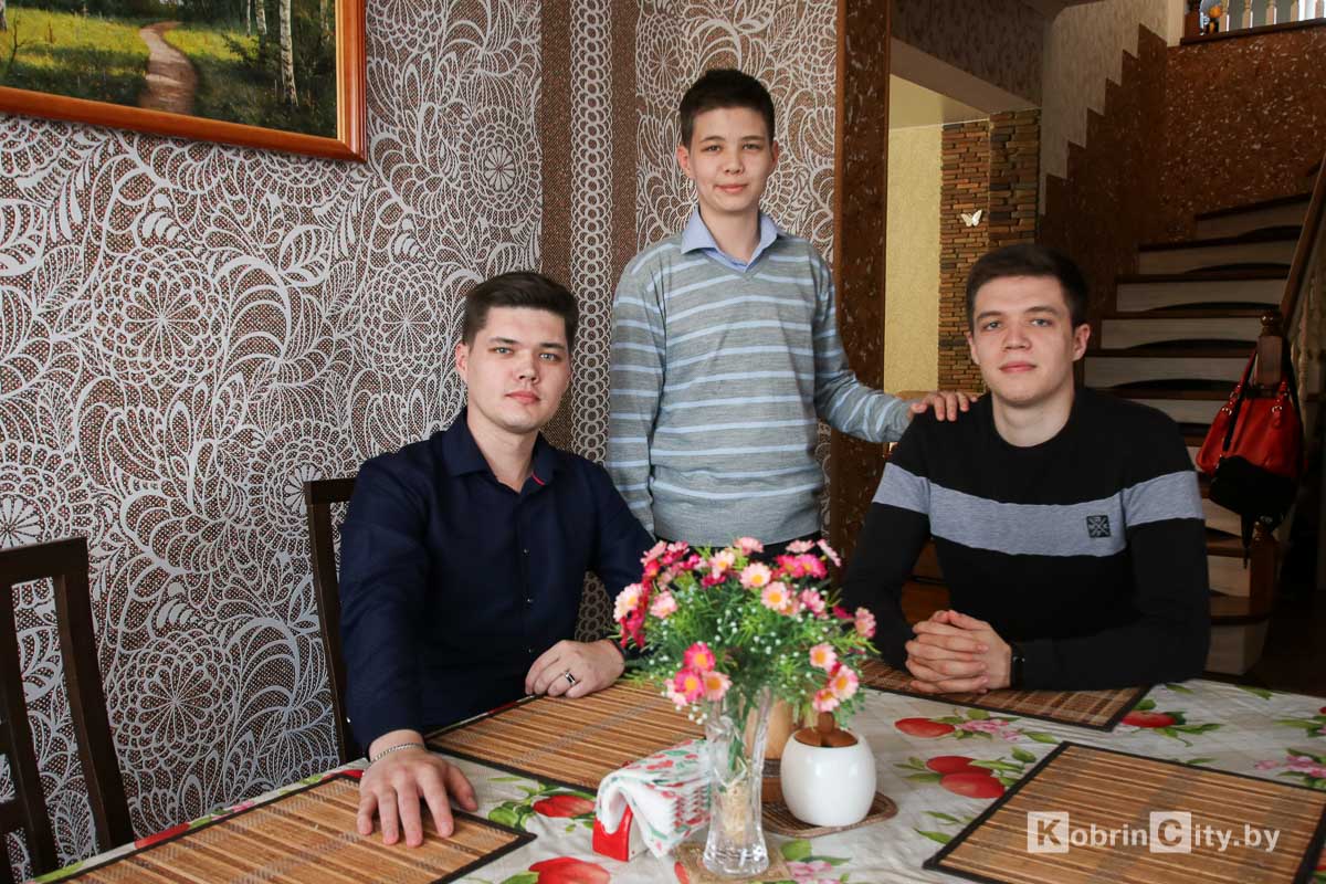 Мама большой семьи из Кобрина Наталья Алимусина награждена орденом Матери