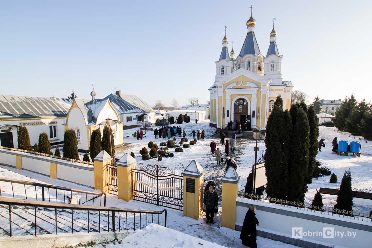 Чем знаменита иконная лавка у собора Александра Невского в Кобрине