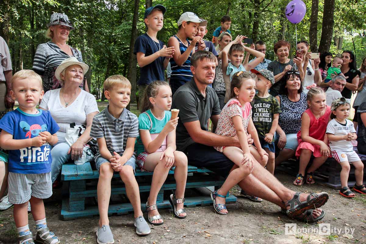 Спортсмены в памперсах: в Кобрине прошел «Ползунковый забег» 