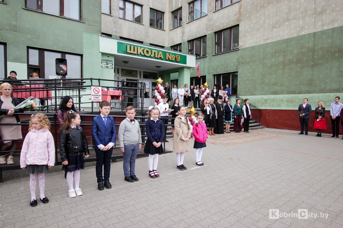Последний звонок: 1 465 выпускников Кобринского района утром 29 мая простились со школой