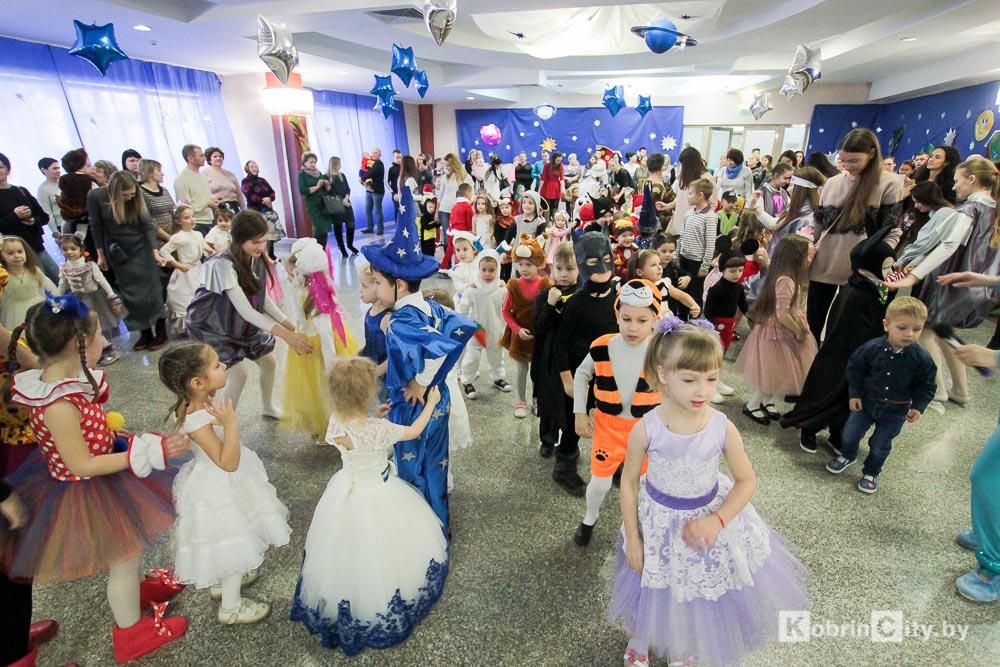 Новогодний утренник детского центра