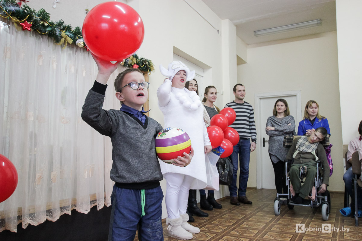 Подарки детям. Реабилитационный центр в Кобрине