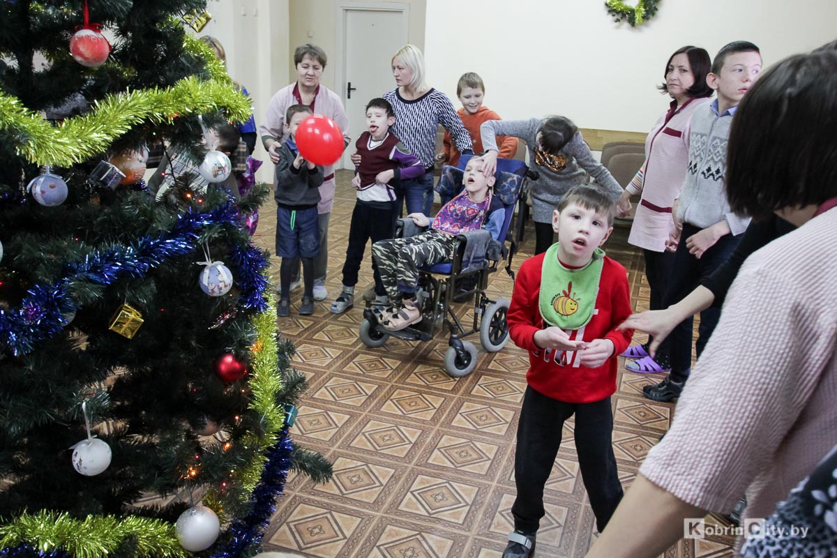 Подарки детям. Реабилитационный центр в Кобрине