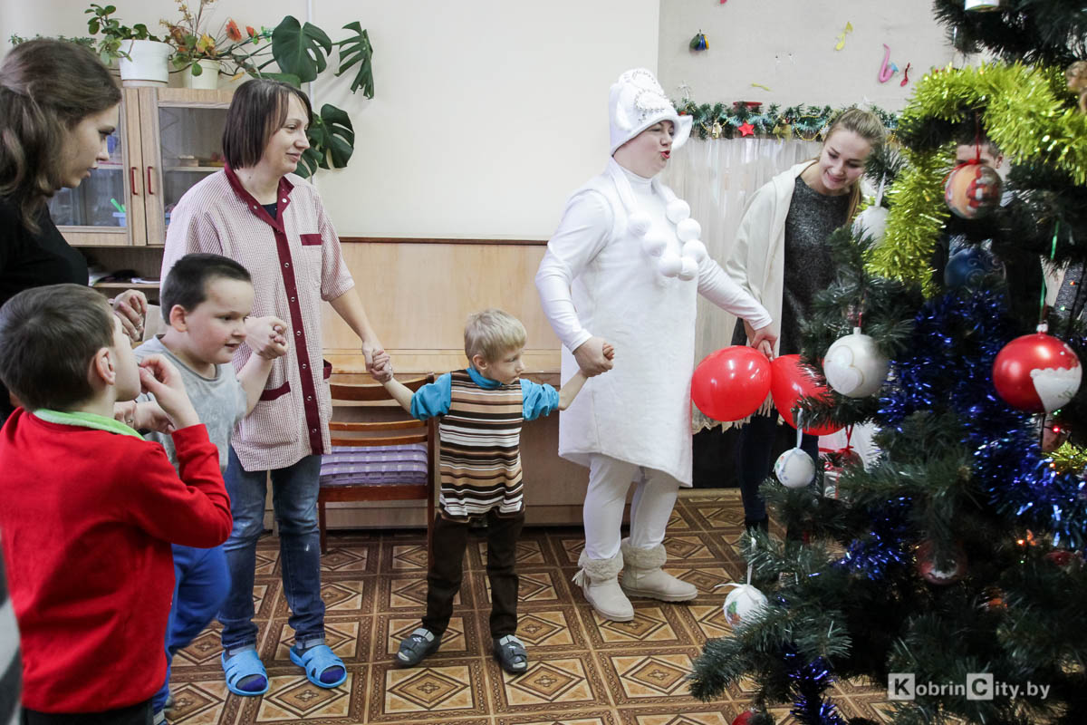 Подарки детям. Реабилитационный центр в Кобрине