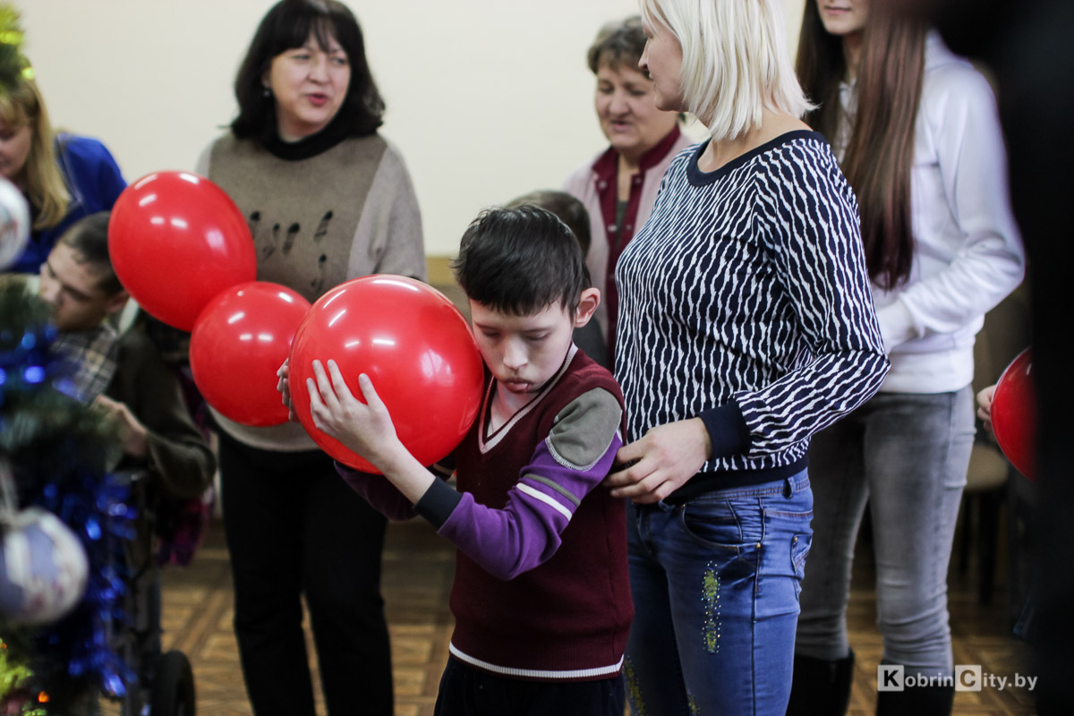 Подарки детям. Реабилитационный центр в Кобрине