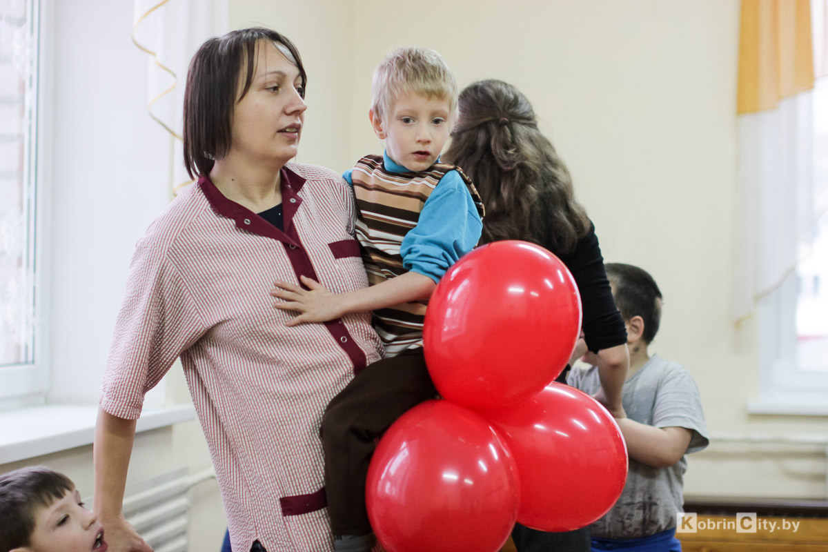 Подарки детям. Реабилитационный центр в Кобрине