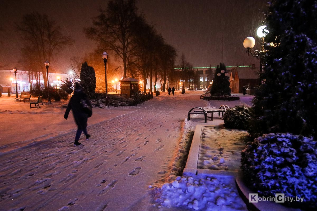 Снегопад в Кобрине. Утром 13 января город занесло снегом