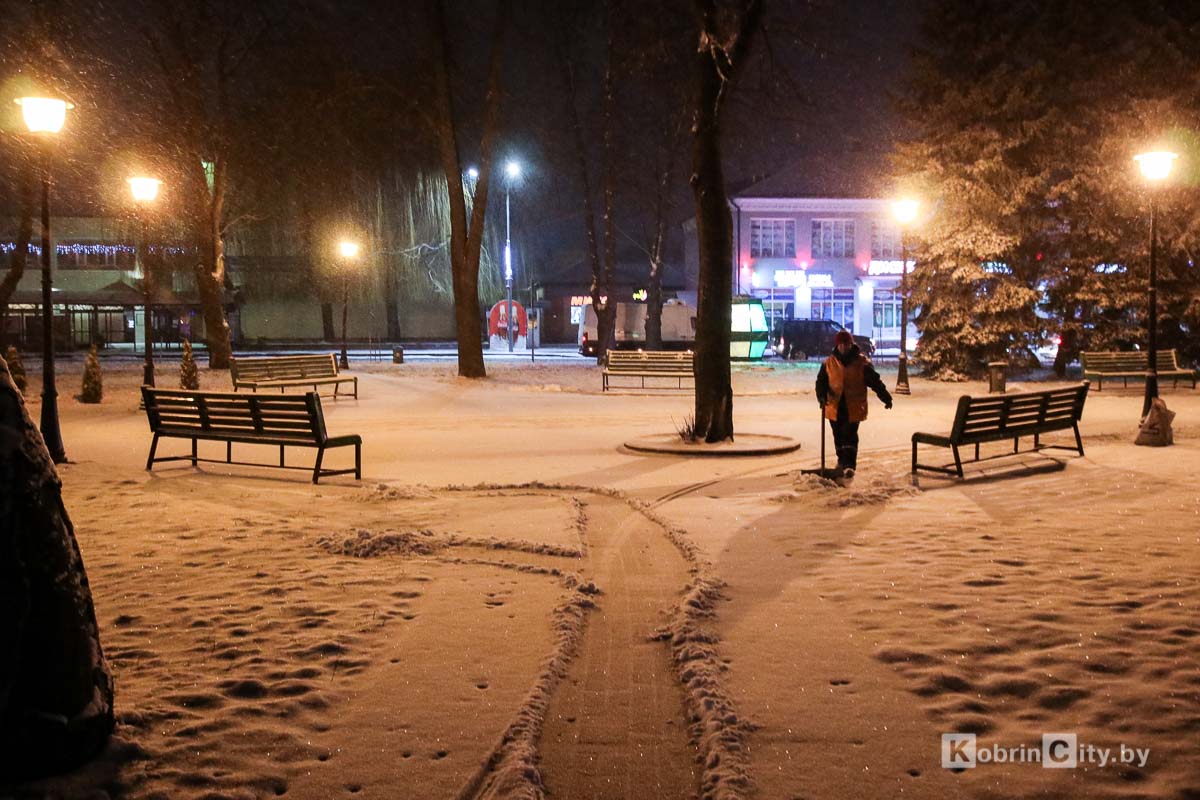 Снегопад в Кобрине. Утром 13 января город занесло снегом