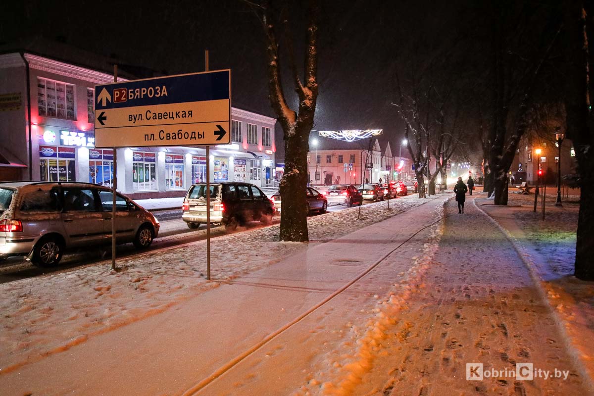 Снегопад в Кобрине. Утром 13 января город занесло снегом