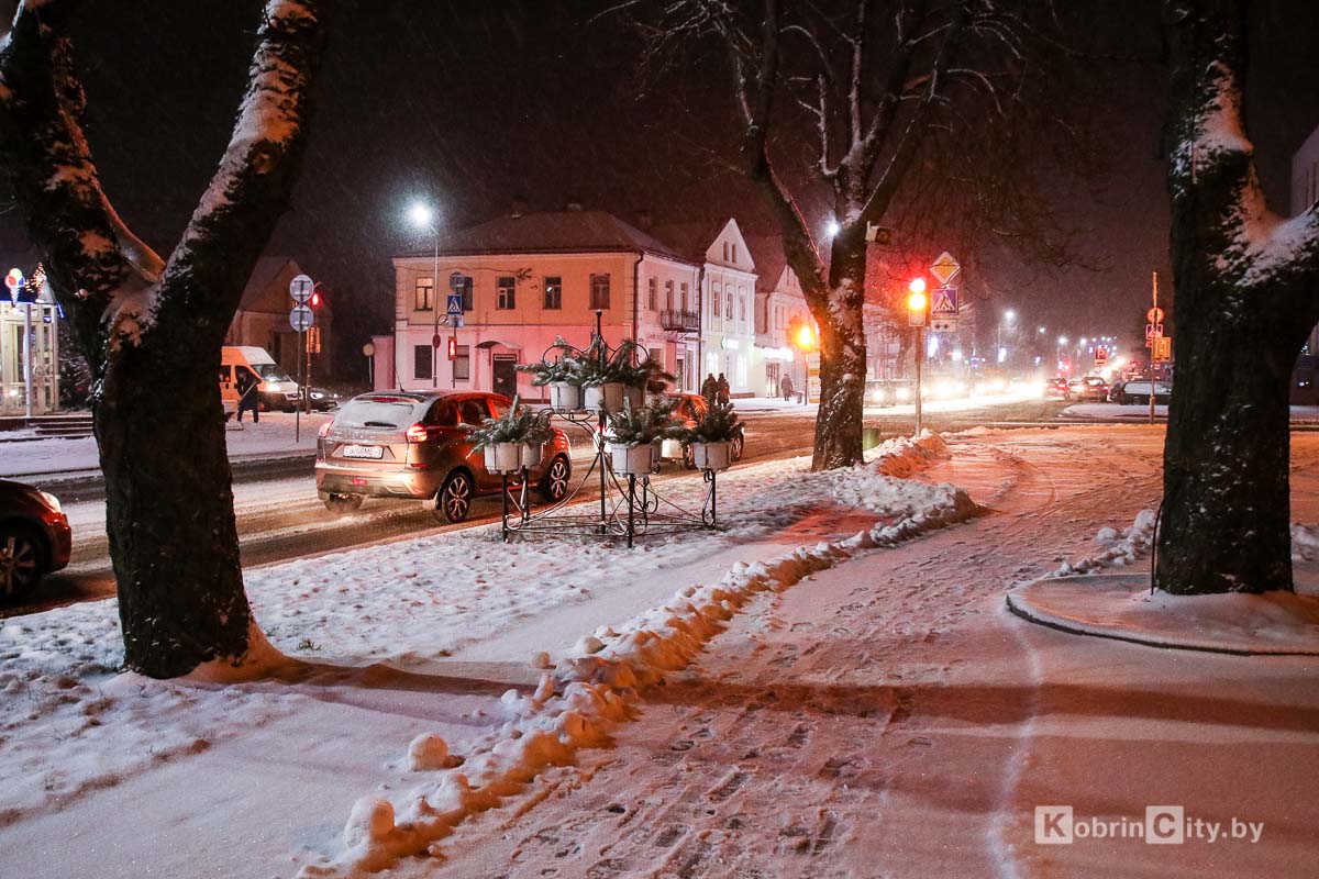Снегопад в Кобрине. Утром 13 января город занесло снегом