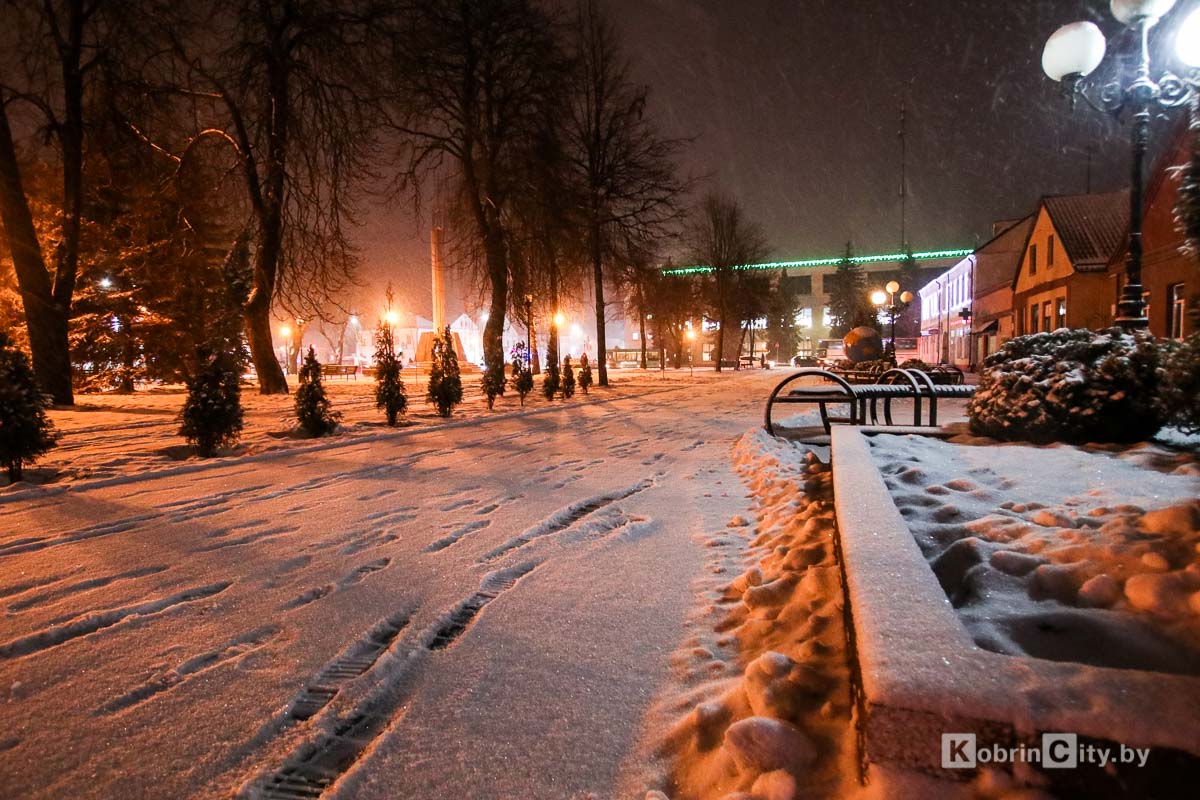 Снегопад в Кобрине. Утром 13 января город занесло снегом