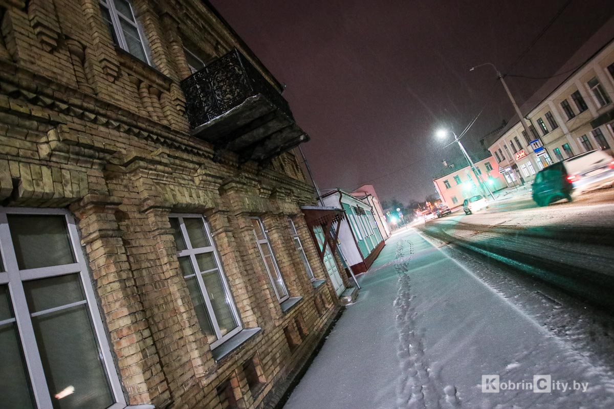 Снегопад в Кобрине. Утром 13 января город занесло снегом