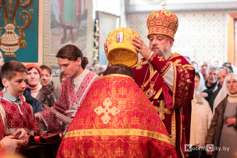 Священники Кобринщины получили награды от архиепископа