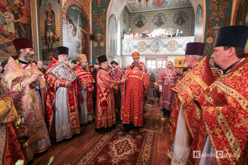Священники Кобринщины получили награды от архиепископа
