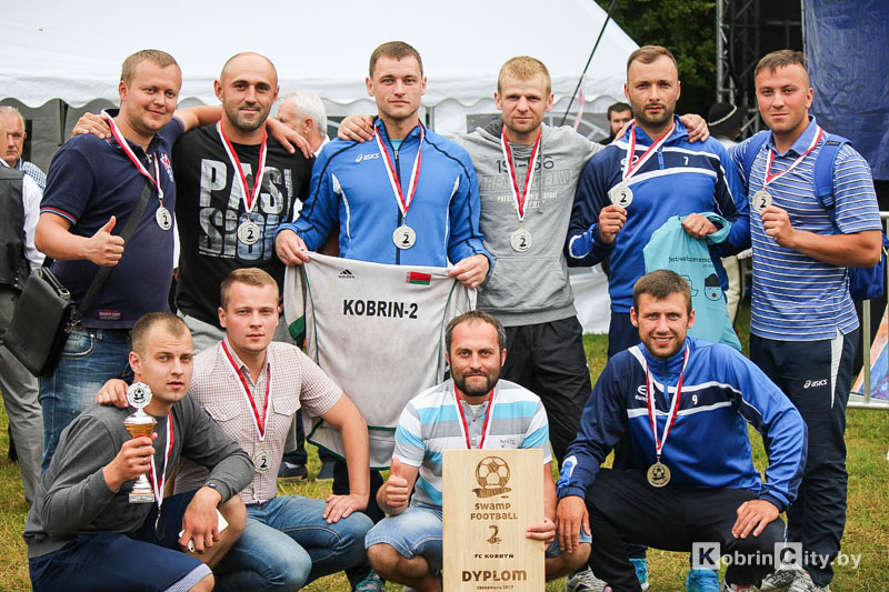 Футбол на болоте. Кобринчане на 2-ом месте!