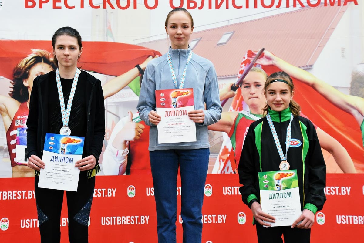 Кобринские легкоатлеты снова на пьедестале: Карпович Дарья, Казакова Алена, Шугай Дарья, Кацуба Виктория