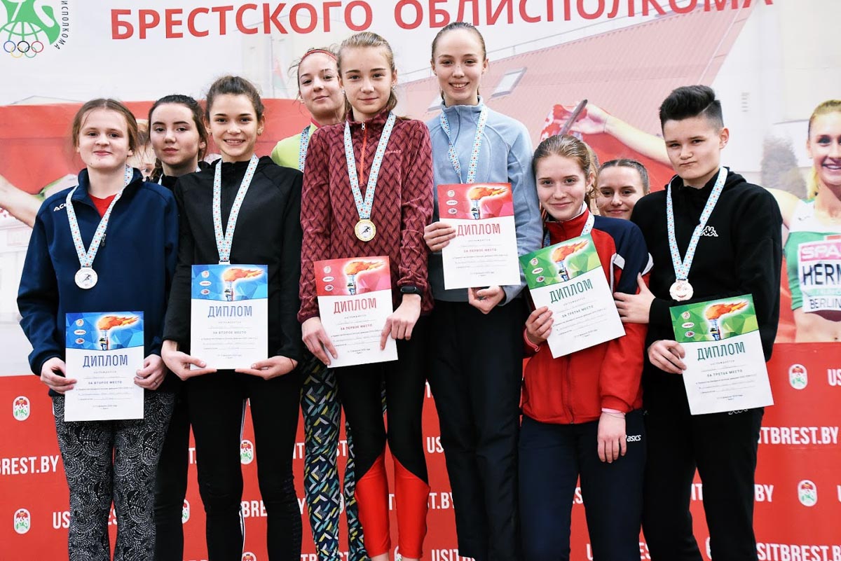 Кобринские легкоатлеты снова на пьедестале: Карпович Дарья, Казакова Алена, Шугай Дарья, Кацуба Виктория